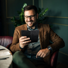 Univerzálne puzdro, Peňaženkové puzdro COMMON book na Samsung Galaxy S21 5G Elegant, Mäkká podšívka vo vnútri  Čierny
