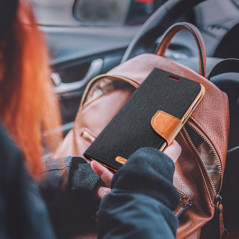 Peňaženkové puzdro CANVAS Book na Apple iPhone 16 Pro Čierny