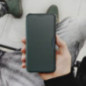 Peňaženkové puzdro Razor Book na Apple iPhone 17 Pro Max Uhlíkové vlákno, Karbónový vzor  Tmavo zelený